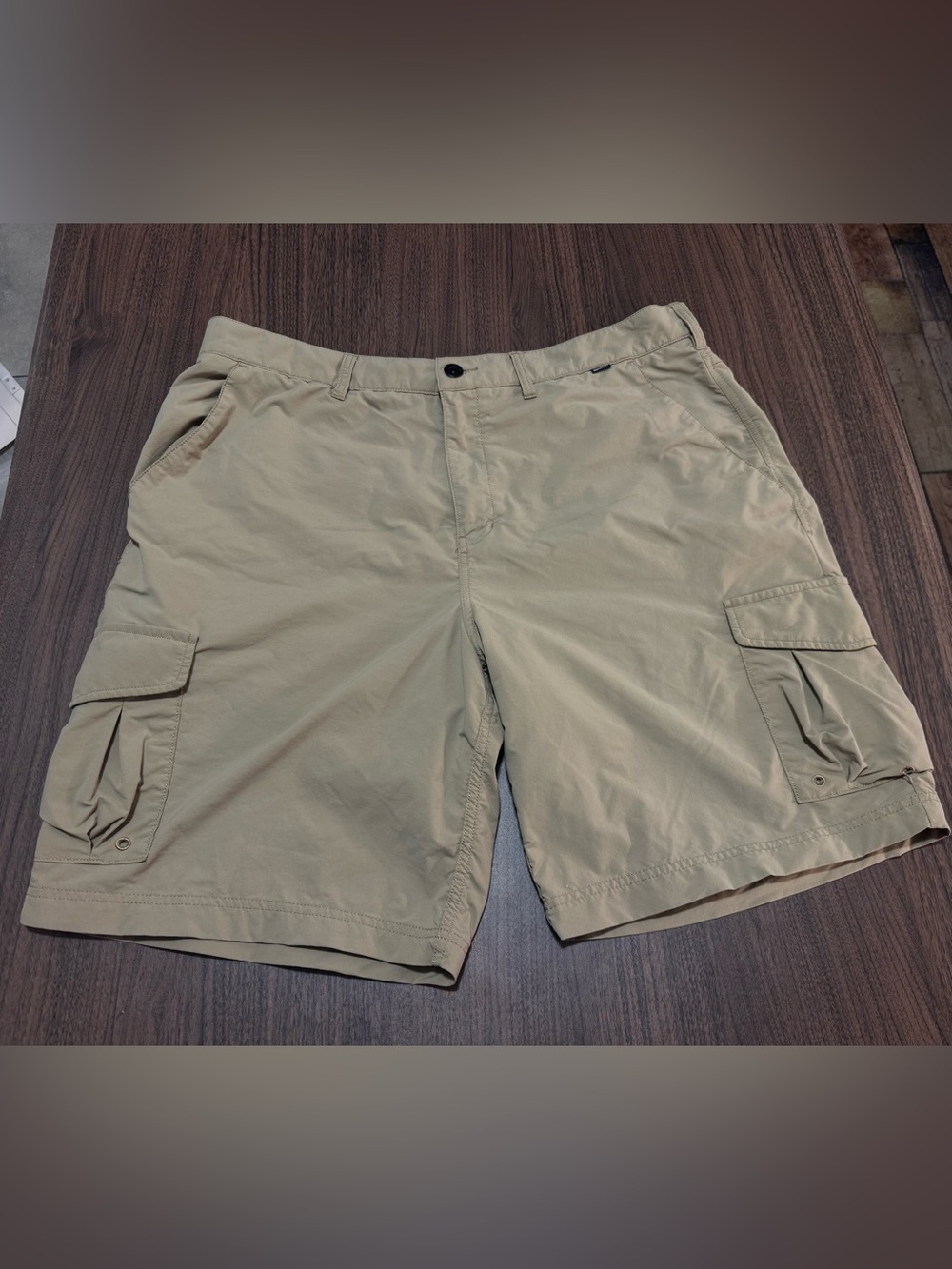 Hurley Men's Beige Shorts Regular Fit Flat Front Button Pockets Size 40